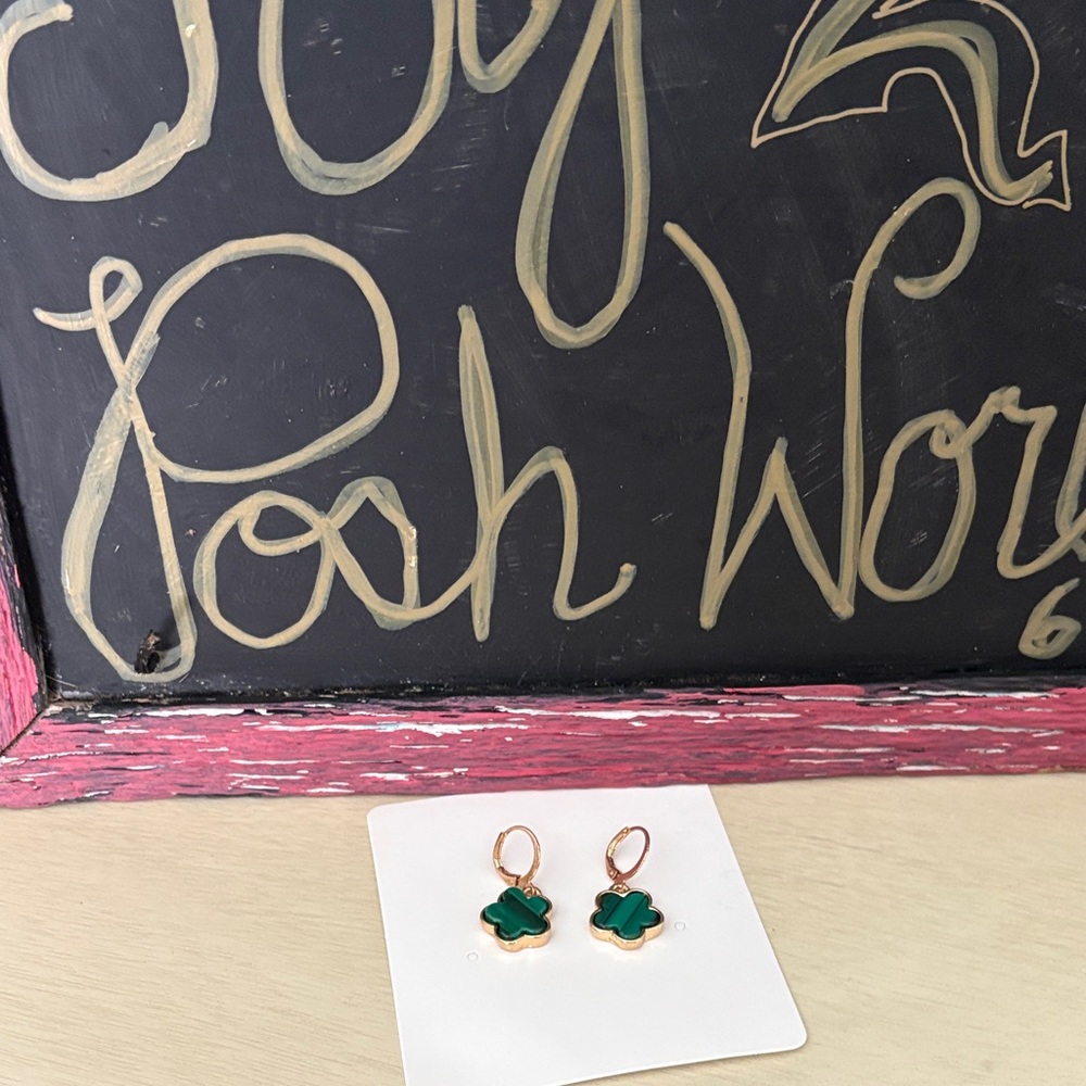 ☀️Elegant Green Clover EarringsNWT ☀️3/$12